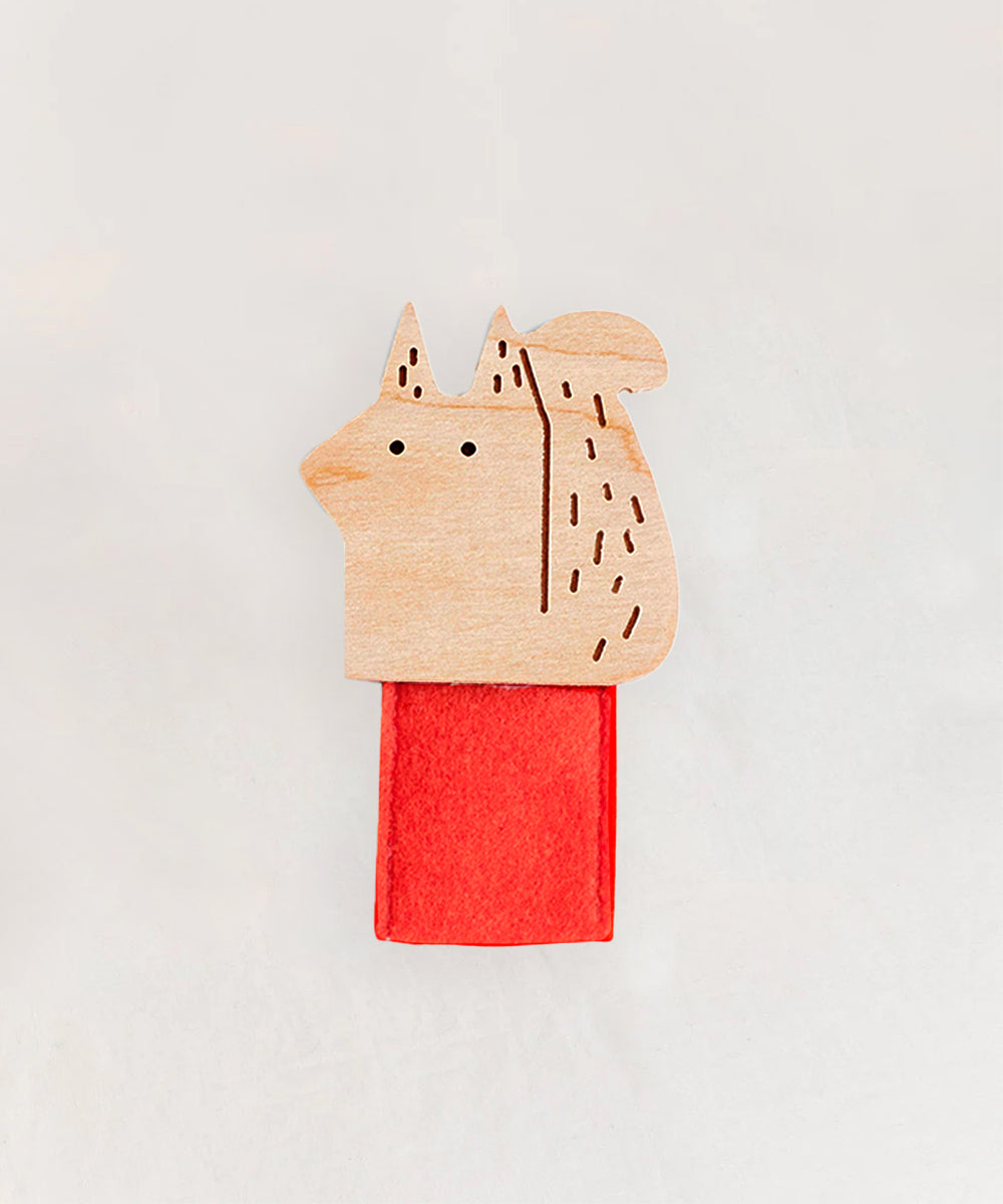 Le Squirrel Finger Puppet